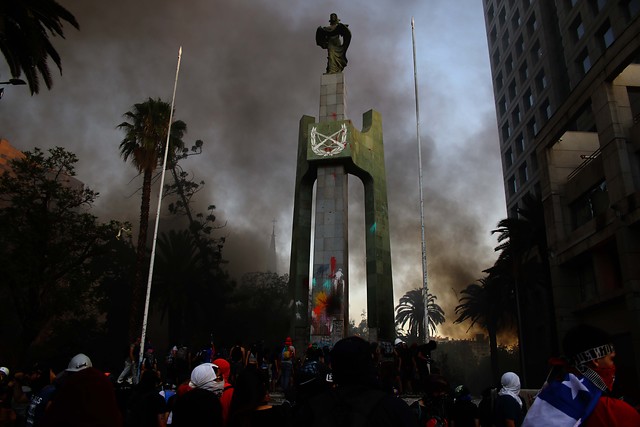 Incendio afectó a la iglesia San Francisco de Borja en Santiago