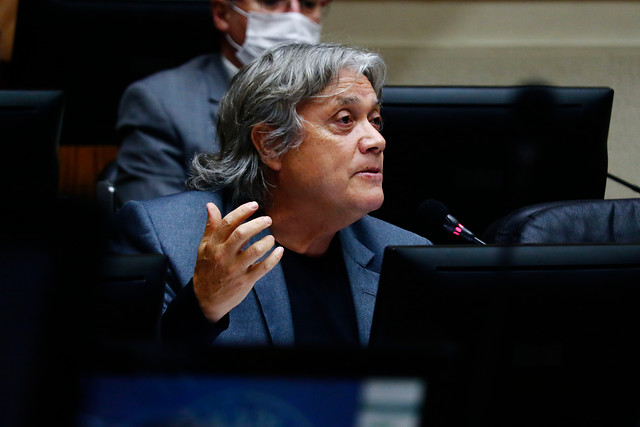 Inician retiro de ventilación mecánica del senador Navarro