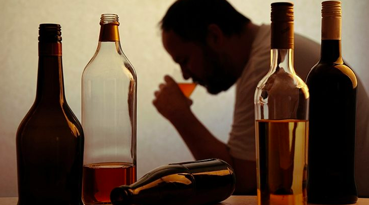 Encuesta Senda: 36,1% de los chilenos reconoce consumir menos alcohol desde el comienzo de la pandemia