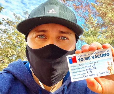 “Es uno de los mitos más extraños que he escuchado”: Karol Lucero se vacunó e hizo “test” de los imanes en casa