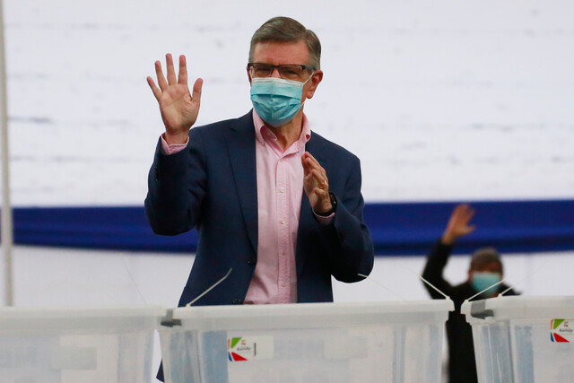 Joaquín Lavín responde al “fuego amigo” respecto al matrimonio igualitario: “Mi verdadero adversario es Daniel Jadue”