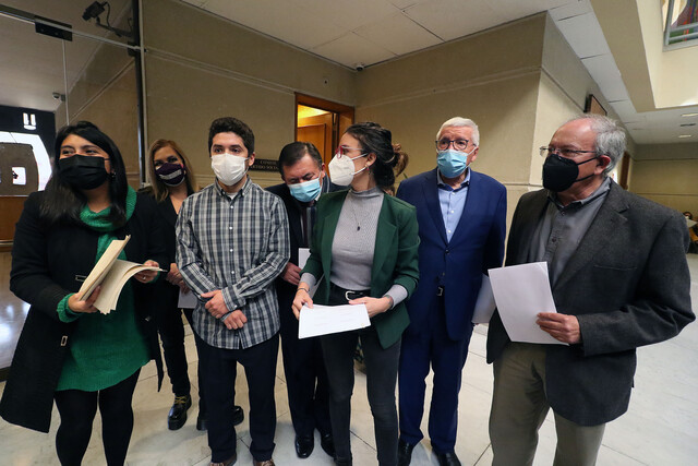 Diputados presentan acusación constitucional contra ministro Figueroa: “No puede ser que en el Congreso tengamos las condiciones para sesionar y las escuelas no”