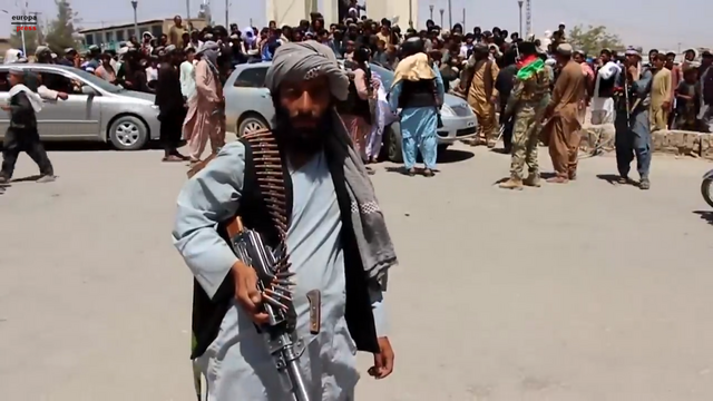 ONU insta a los talibanes a dejar de usar la fuerza contra manifestantes y periodistas