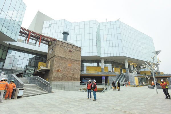 “Aviso de bomba” obliga a evacuar el Mall Barrio Independencia: Procedimiento policial ya se encuentra en acción