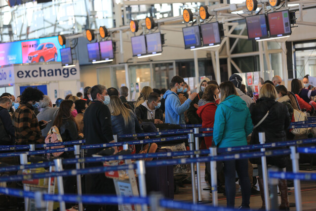 Reino Unido retira a Chile de la “lista roja” de Covid-19