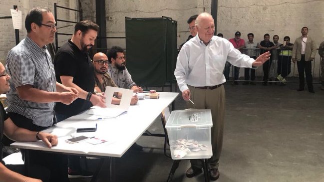 Ricardo Lagos tras emitir su voto: “Pasada la elección tenemos que concordar un camino común”