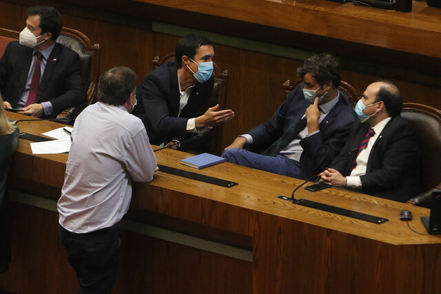 Oposición se retira de la sesión especial por la licitación del litio: “Vamos a acudir a la Contraloría”