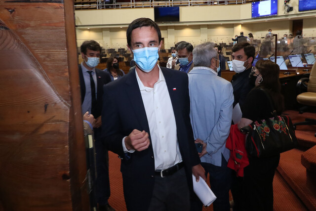 Jobet responde a declaraciones de Gabriel Boric por adjudicación de la licitación del litio: “A diferencia de lo que él sostiene, esta es una buena noticia para nuestro país”