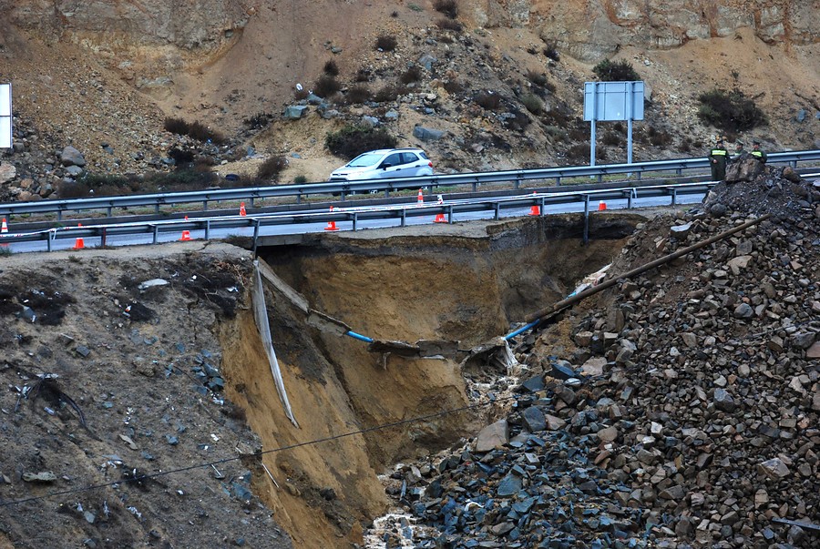 Región de Coquimbo: Gran socavón en la Ruta 5 Norte producto de las fuertes precipitaciones