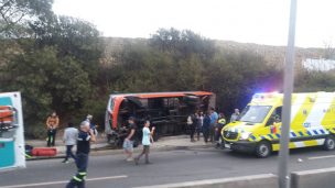 [FOTOS] Grave accidente de bus en principal arteria de Viña del Mar deja un muerto y varios heridos