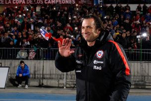 Pizzi viajó a Europa para conversar con jugadores de la Roja y planificar la Copa Confederaciones