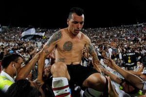 [FOTO] El gesto de Esteban Paredes en Viña del Mar que enorgullece a todos en Colo Colo