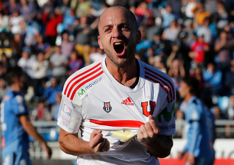 La “U” es un carvanal: azules ganan y pasan a la punta a una fecha del final