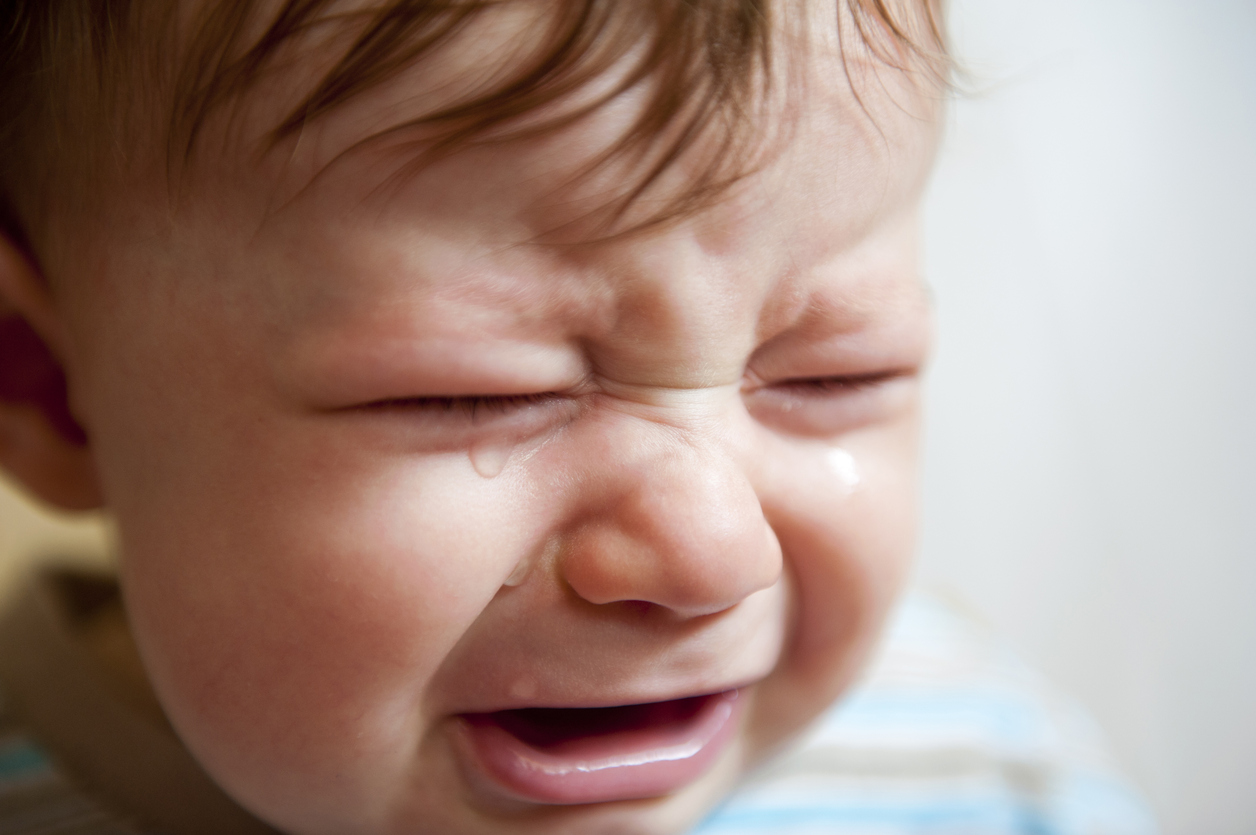 Дети смеются. Плачущий ребенка как правильно. Плачущий ребенка как правильно. Плачущий малыш. Плачущий ребенка как правильно.