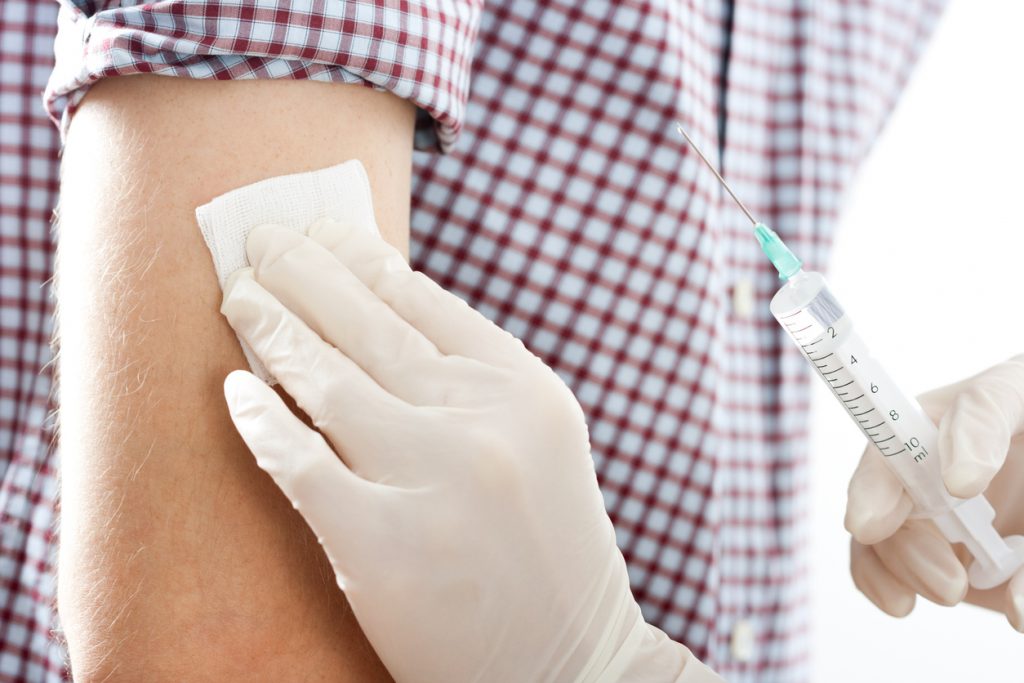 Instalan en Santiago stands de vacunación gratuita contra la influenza