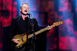 Sting visita el Museo de la Memoria en su paso por Chile