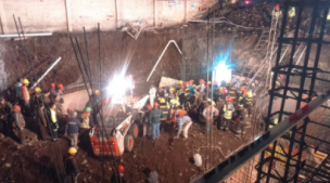 Derrumbe en construcción deja a cuatro trabajadores atrapados en centro de Santiago