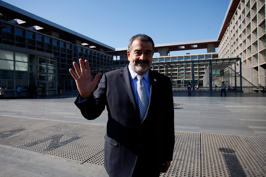 Luksic se suma con $500 mil a campaña para premiar a trabajador que encontró $700 mil y los devolvió