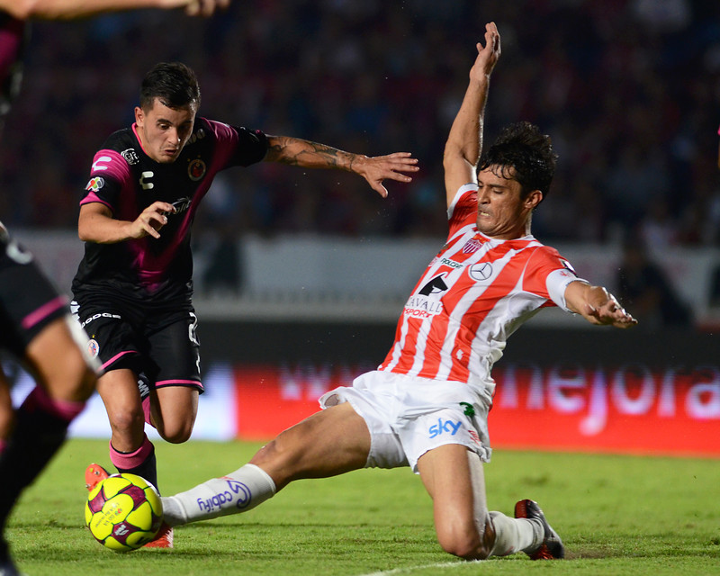 Podría regresar a Chile: Marcos González fue desvinculado del Necaxa