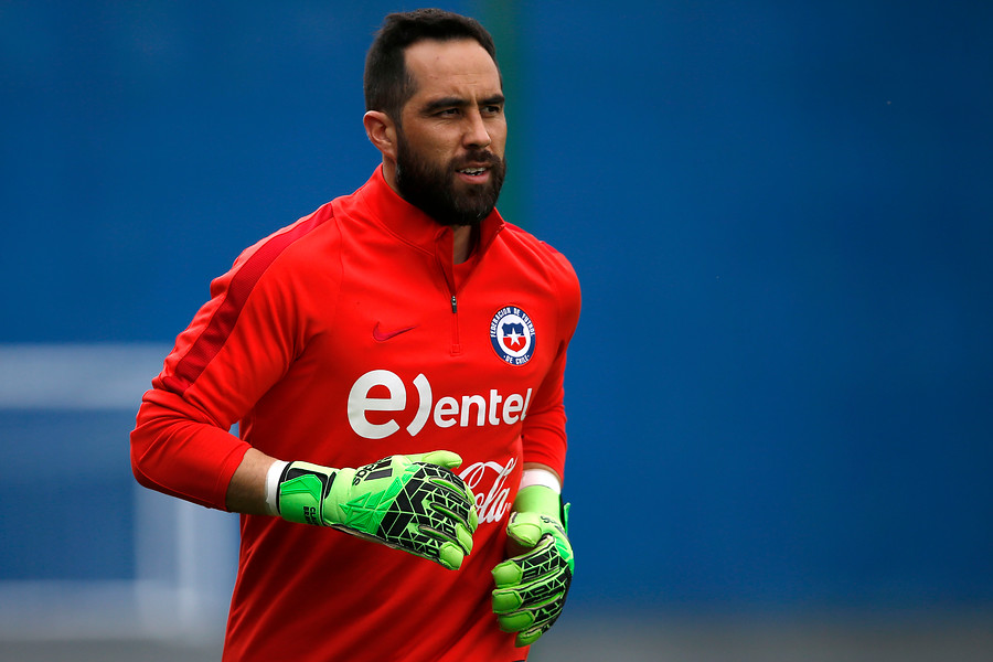 [TUIT] Claudio Bravo felicitó a Jorge Valdivia por su fichaje en Colo Colo
