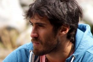 Alegre fotografía de Pedro Astorga en uno de sus viajes generó inesperada controversia en la web