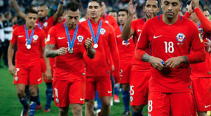 [VIDEO] Tras feroz patada, seleccionado nacional terminó lesionado y genera preocupación en La Roja