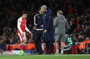 Arsene Wenger confirma que Alexis Sánchez se quedará un año más en Arsenal