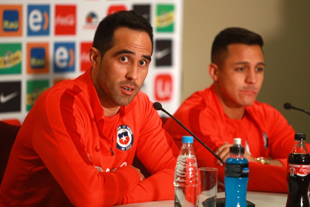 Ídolo: Claudio Bravo aconsejó por redes sociales a joven portero promesa de Huachipato