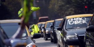 Taxistas realizan grave denuncia contra UBER y Cabify que involucra a funcionarios de Carabineros y de la PDI