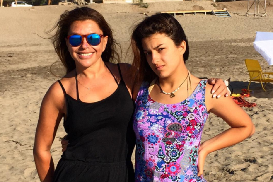 Hija menor de Carolina Arregui actuará en “Wena Profe” de TVN