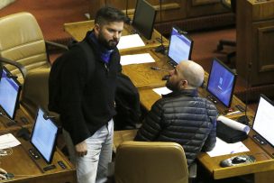 Boric confiesa que se inspiró en Edu Vargas y Jorge González para tener su mohicano