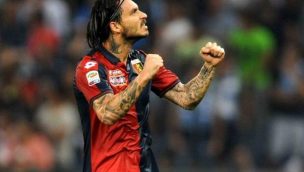 Mauricio Pinilla llega esta semana a Chile, pero no será presentado de inmediato en la U