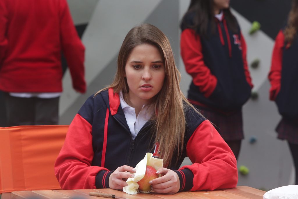 La promoción de “Rojo” que no pasó inadvertida en capítulo de “Wena profe”
