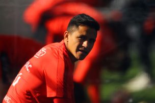 Alexis podría debutar mañana por el Manchester United al ser citado por Mourinho