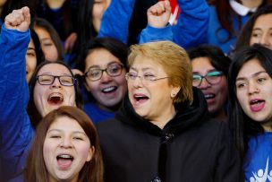 La inesperada respuesta de Michelle Bachelet a una tuitera