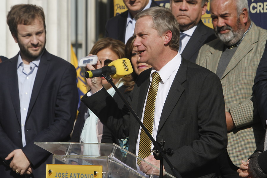 Kast por Goic: “Era razonable que continuara, sino la Nueva Mayoría se desintegra”