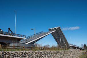 El correo electrónico donde el ministro de Obras Públicas reconoce errores en el diseño del puente Cau-Cau