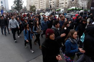 Se registran incidentes en marcha de estudiantes en Santiago