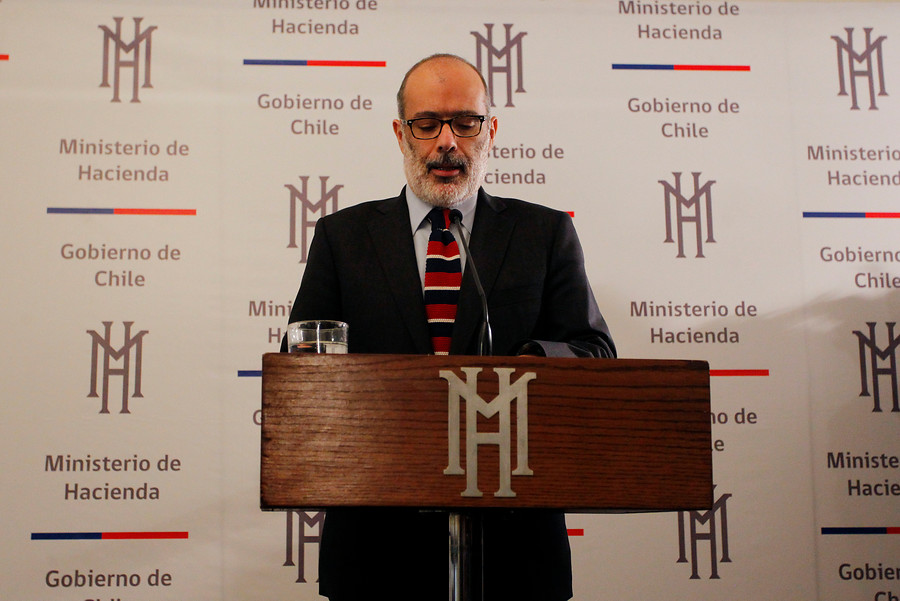 Las reacciones en Twitter tras renuncia de Rodrigo Valdés al Ministerio de Hacienda