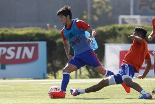 Juvenil de La Roja viajó sin firmar contrato con Azul Azul y la U se arriesga a perderlo