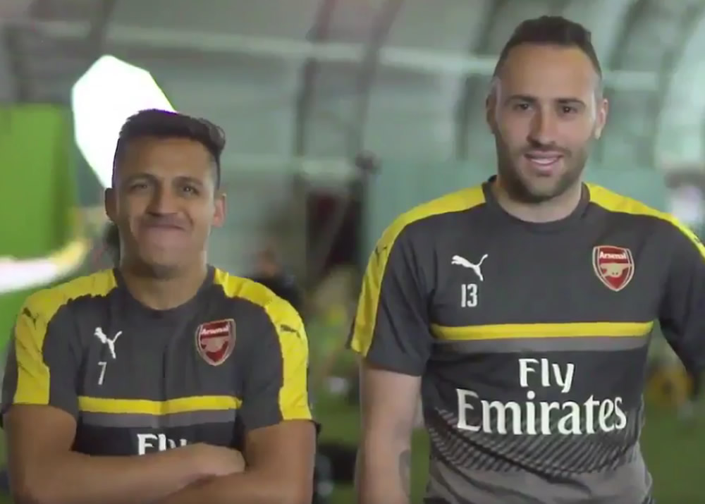 [VIDEO] Alexis Sánchez explota en carcajadas tras el pésimo inglés de David Ospina