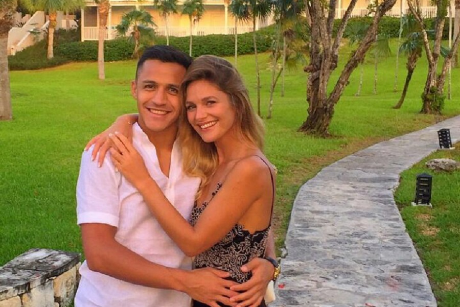 Mayte Rodríguez fue a visitar a Alexis Sánchez a Juan Pinto Durán… ¡FOTO!