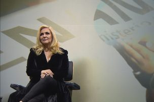 Pamela Jiles acapara miradas con sus confesiones sobre la adopción en 