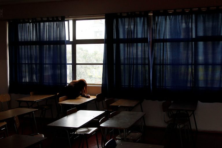 Niña de 7 años fue apuñalada por otra estudiante al interior de un colegio en la Región Metropolitana