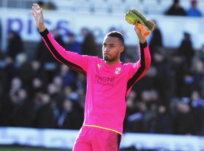 [VIDEO] Lawrence Vigouroux fue figura en triunfo de su club de la cuarta división inglesa