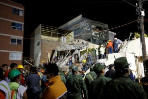 [VIDEO] El emocionante canto de un grupo de mexicanos en medio de labores de rescate