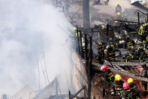 Encuentran panfletos alusivos a presos mapuches tras incendio de tres iglesias en La Araucanía