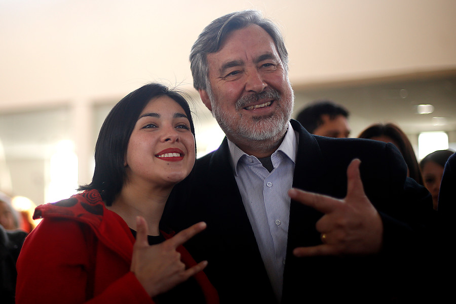 Karol Cariola aseguró que Guillier tiene las manos limpias