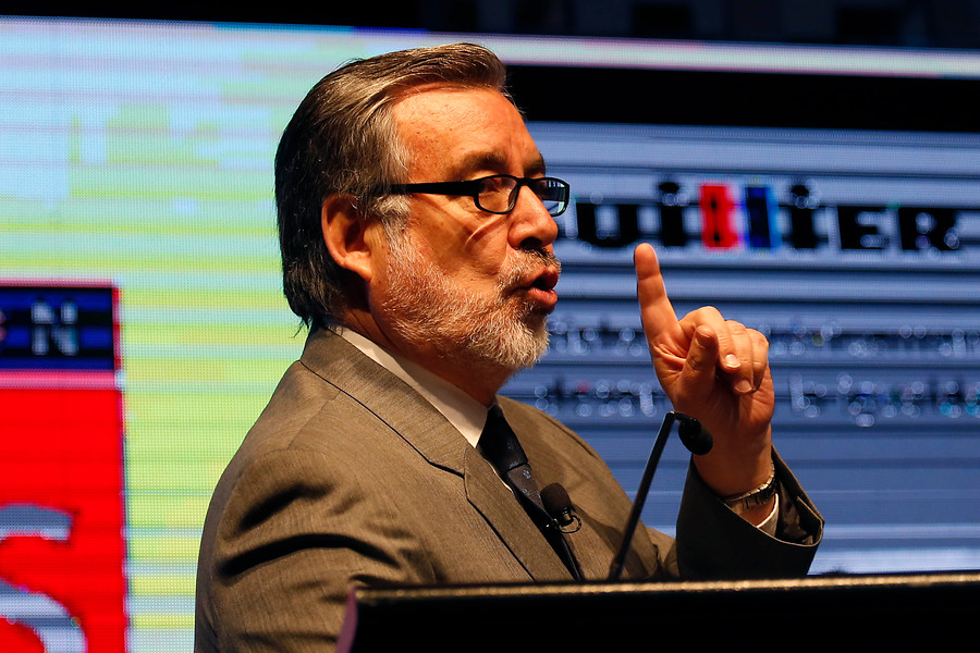 Guillier aseguró que informes con “copy-paste” eran para saber lo que sucedía en las comisiones a las que no asistía