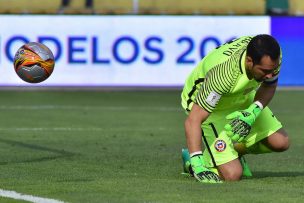 Claudio Bravo sumó una delicada complicación a días de integrarse a la Selección Chilena